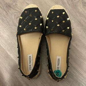 Steve Madden stud flats size 8 only used twice